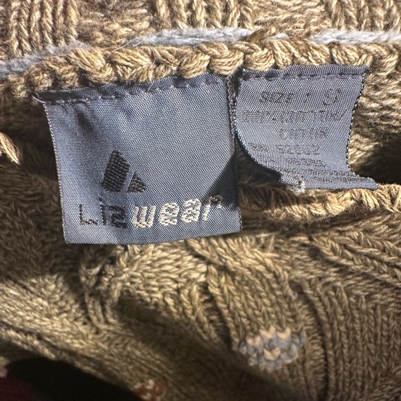 Liz Wear Vintage Cable Knitted Sweater with Embroidered Flowers and Hearts - Picture 8 of 8